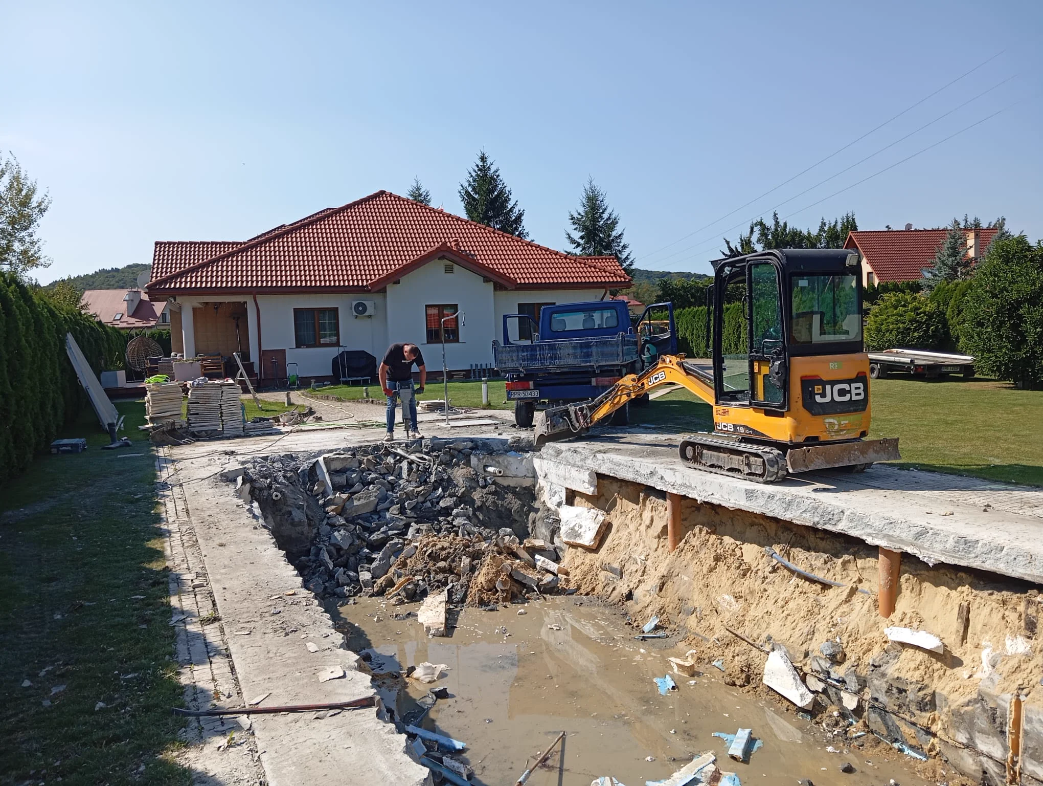 Basen w trakcie budowy